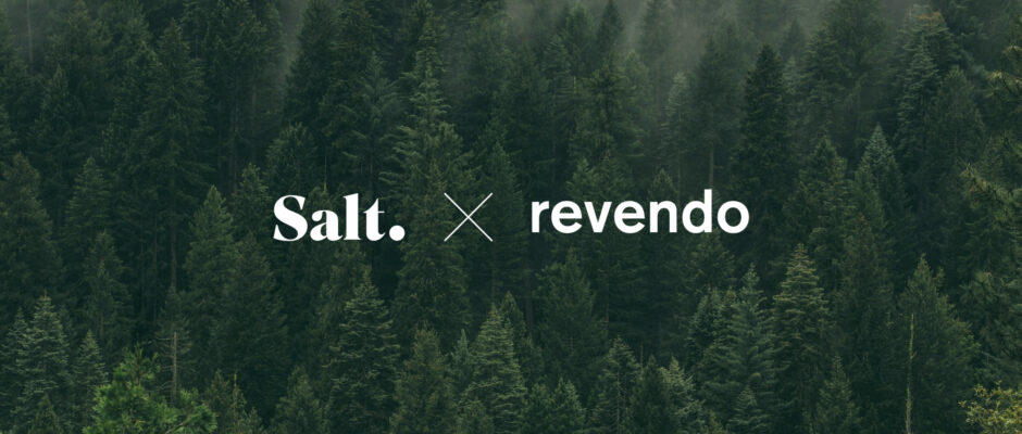 Salt und Revendo Logo vor einem Wald
